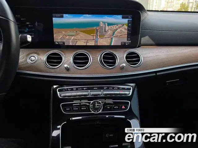 Mercedes-Benz E-Class 2018 — Photo 18/20
