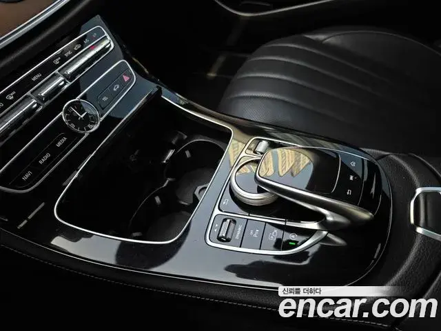 Mercedes-Benz E-Class 2018 — Photo 3/20