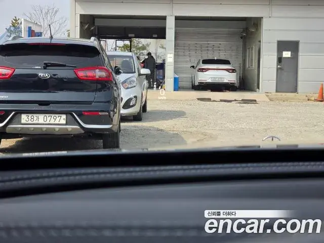 Mercedes-Benz E-Class 2018 — Photo 8/20