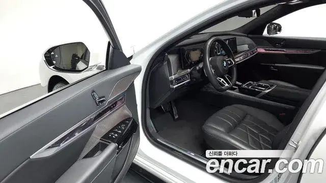 BMW 7 Series 2023 — Фото 11/20