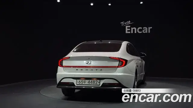 Hyundai Sonata Hybrid 2019 — ფოტო 8/20