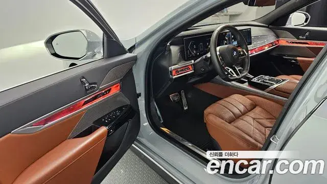 BMW 7 Series 2024 — ფოტო 10/20