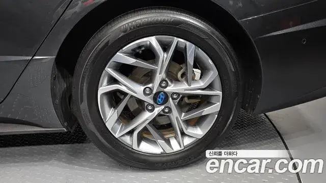 Hyundai Sonata Hybrid 2019 — Photo 13/32