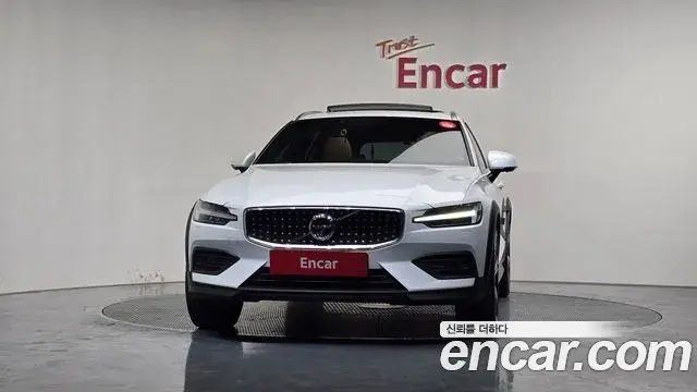 Volvo V60 Cross Country 2019 — ფოტო 5/20