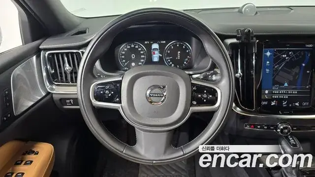 Volvo V60 Cross Country 2019 — ფოტო 19/20