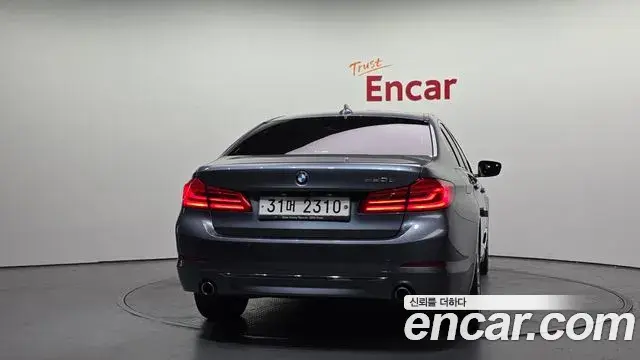 BMW 5 Series 2018 — Photo 20/32
