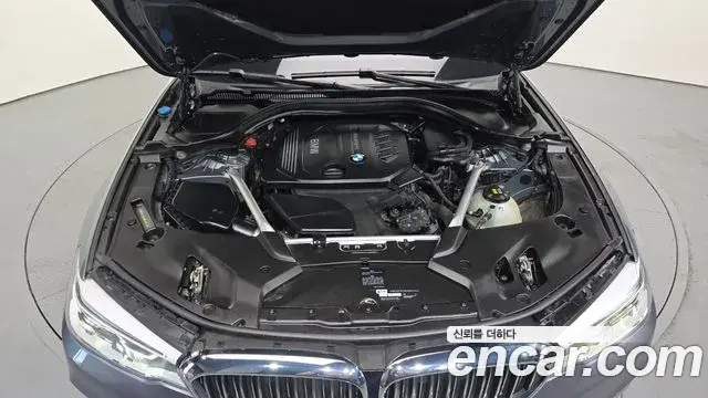 BMW 5 Series 2018 — Photo 12/32
