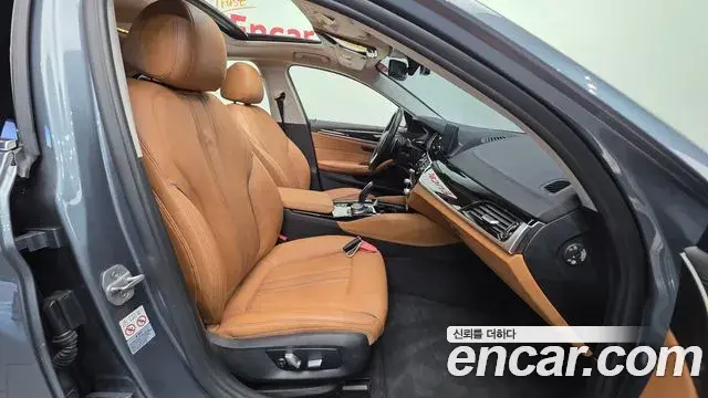 BMW 5 Series 2018 — Photo 14/32