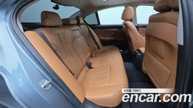 BMW 5 Series 2018 — Photo 23/32