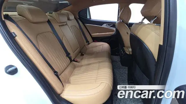 Genesis G70 2021 — ფოტო 16/31