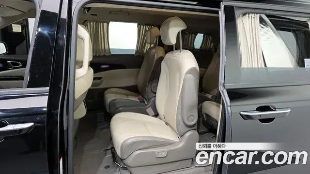 Kia Carnival 2022 — Фото 11/20