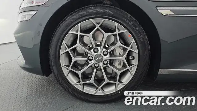 Genesis Electrified G80 2023 — Photo 4/20
