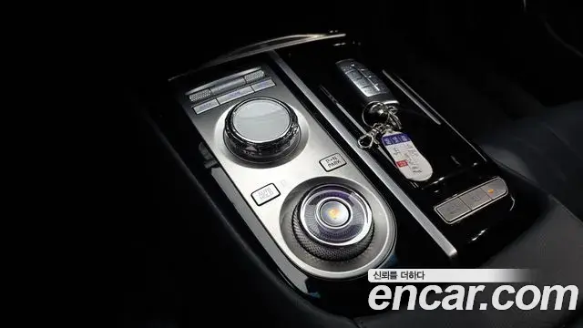 Genesis Electrified G80 2023 — Photo 7/20