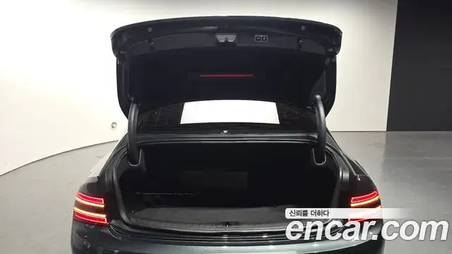 Genesis Electrified G80 2023 — Photo 19/20