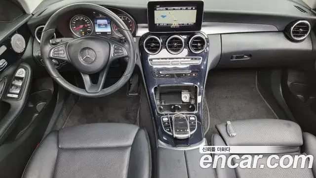 Mercedes-Benz C-Class 2018 — Şəkil 18/20
