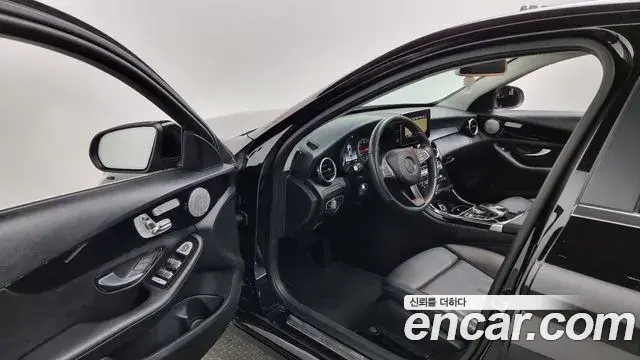 Mercedes-Benz C-Class 2018 — Şəkil 11/20