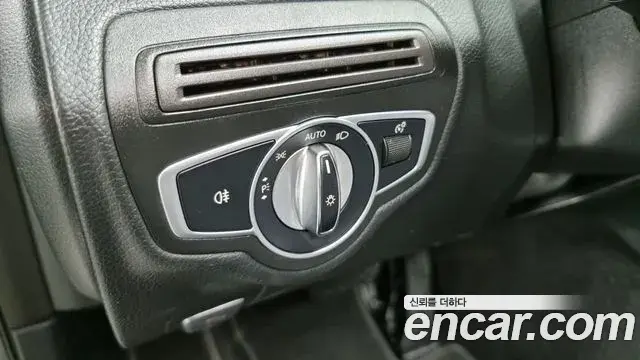 Mercedes-Benz C-Class 2018 — Şəkil 20/20