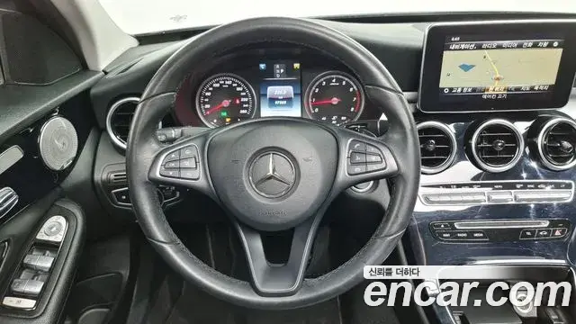 Mercedes-Benz C-Class 2018 — Şəkil 19/20