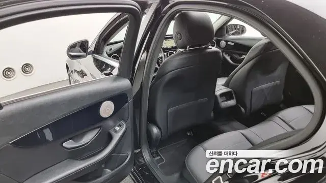 Mercedes-Benz C-Class 2018 — Şəkil 17/20