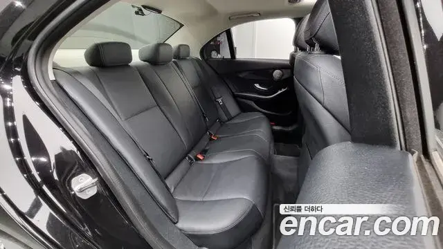 Mercedes-Benz C-Class 2018 — Şəkil 13/20