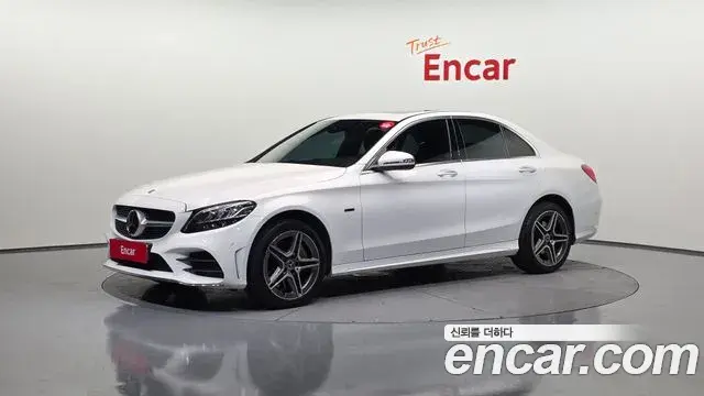 Mercedes-Benz C-Class 2020 — Photo 1/20