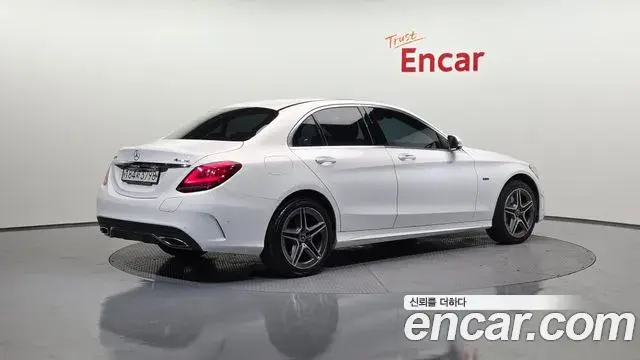 Mercedes-Benz C-Class 2020 — Photo 2/20