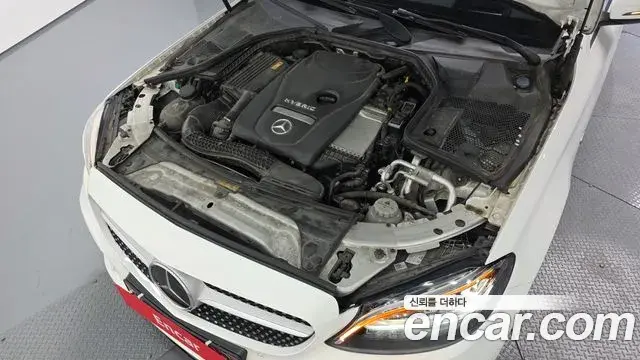 Mercedes-Benz C-Class 2020 — Photo 6/20