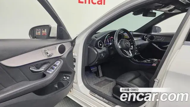 Mercedes-Benz C-Class 2020 — Photo 10/20