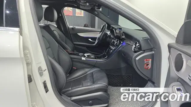 Mercedes-Benz C-Class 2020 — Photo 11/20