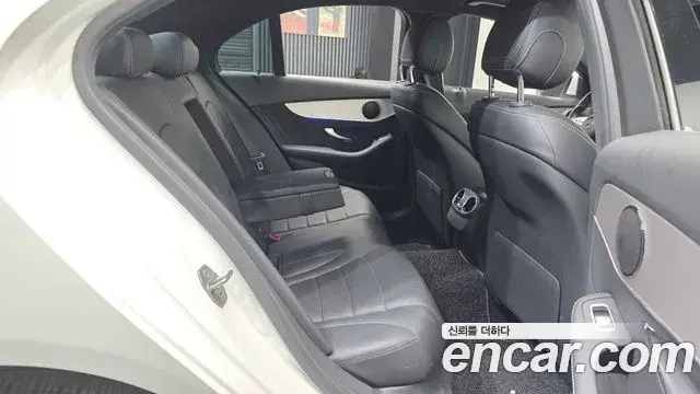 Mercedes-Benz C-Class 2020 — Photo 12/20