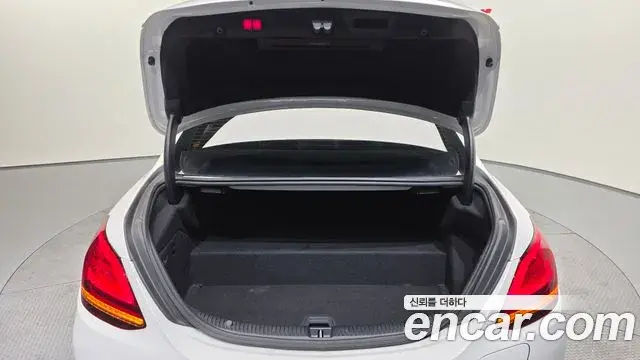 Mercedes-Benz C-Class 2020 — Photo 20/20
