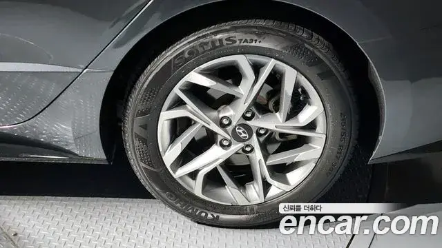 Hyundai Sonata Hybrid 2023 — Şəkil 19/36