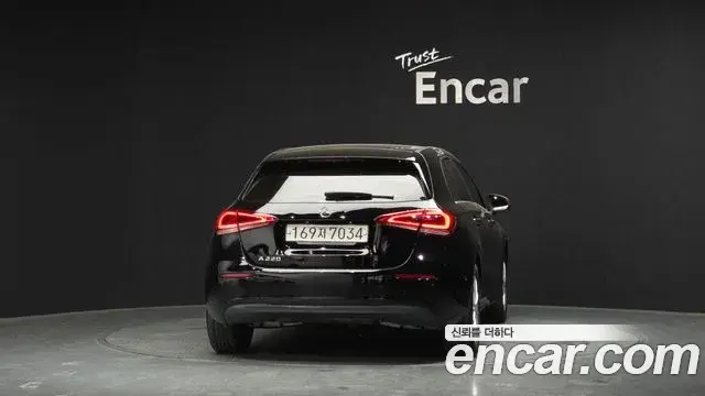 Mercedes-Benz A-Class 2019 — ფოტო 16/20