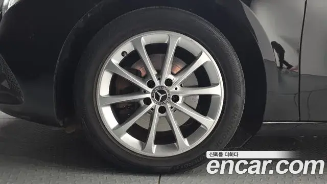 Mercedes-Benz A-Class 2019 — ფოტო 10/20