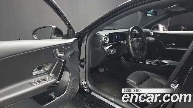 Mercedes-Benz A-Class 2019 — ფოტო 6/20