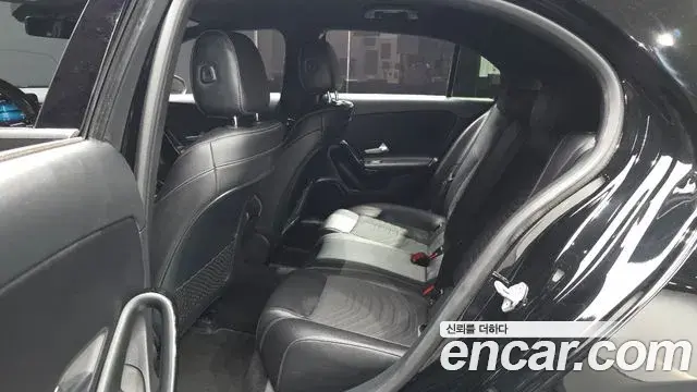 Mercedes-Benz A-Class 2019 — ფოტო 7/20