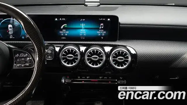 Mercedes-Benz A-Class 2019 — ფოტო 1/20