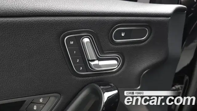 Mercedes-Benz A-Class 2019 — ფოტო 9/20