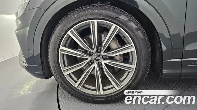 Audi Q8 2021 — Şəkil 16/20