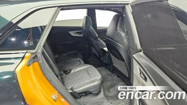 Audi Q8 2021 — Şəkil 10/20