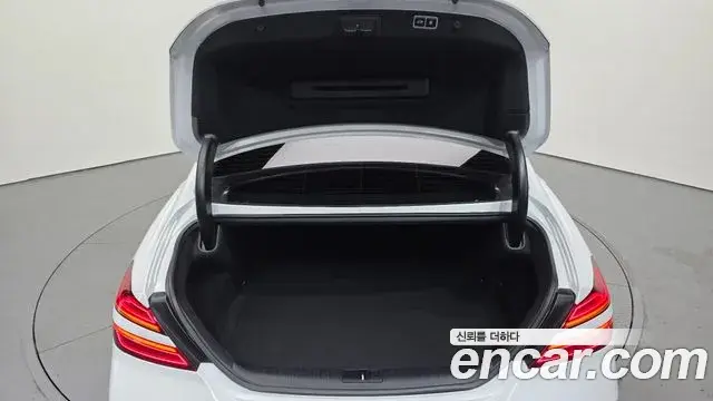 Genesis G70 2023 — ფოტო 11/33