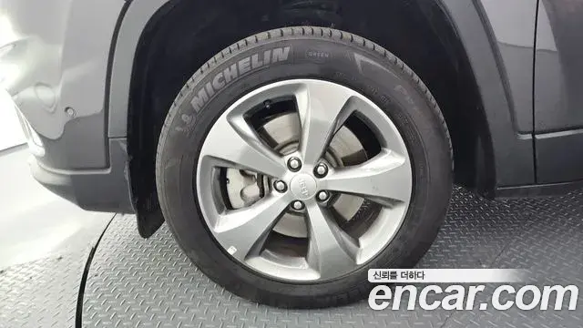 Jeep Cherokee 2021 — Şəkil 24/36