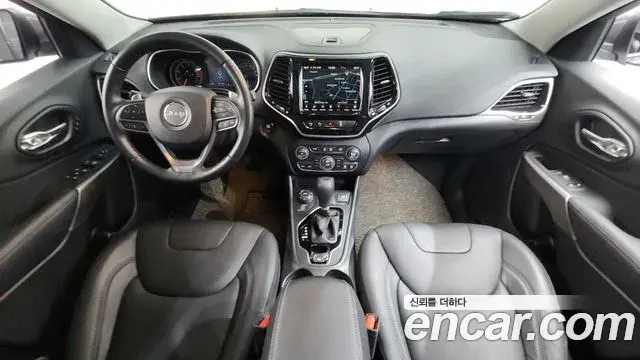 Jeep Cherokee 2021 — Şəkil 28/36