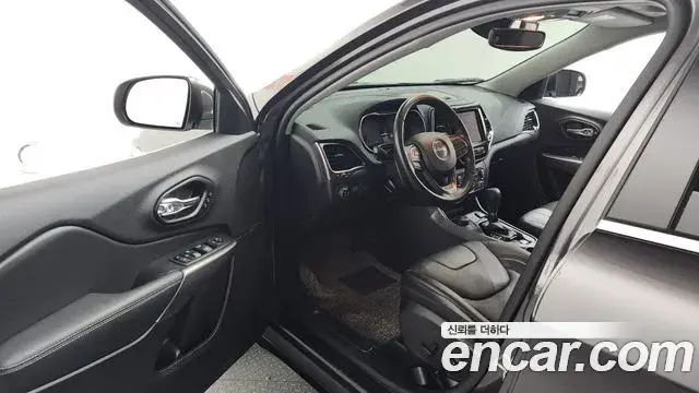 Jeep Cherokee 2021 — Şəkil 14/36