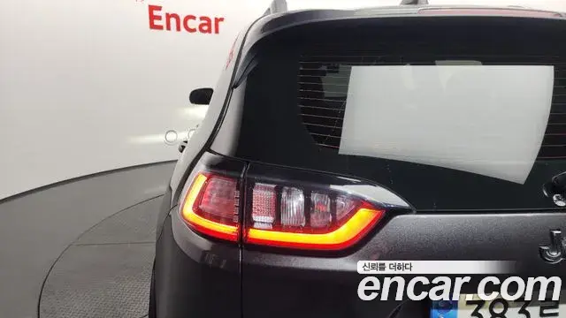 Jeep Cherokee 2021 — Şəkil 12/36