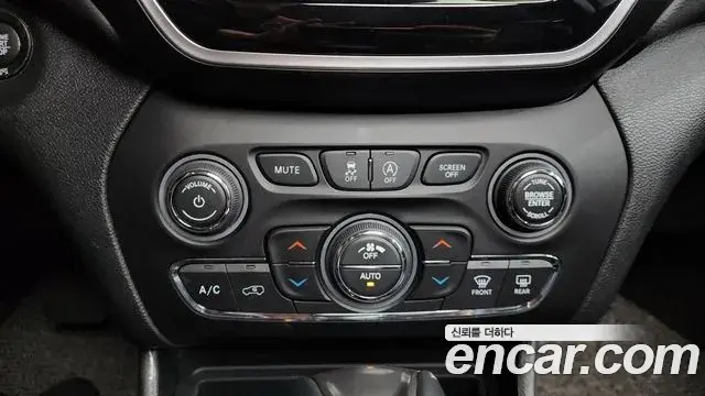 Jeep Cherokee 2021 — Şəkil 22/36
