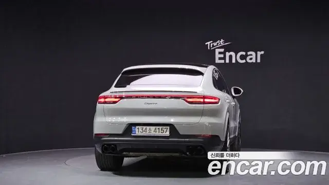 Porsche Cayenne 2022 — Photo 25/32