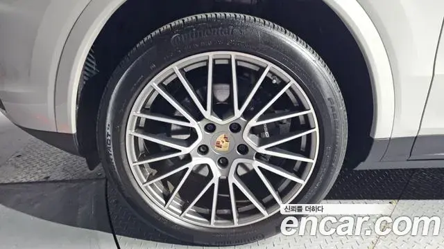 Porsche Cayenne 2022 — Photo 26/32