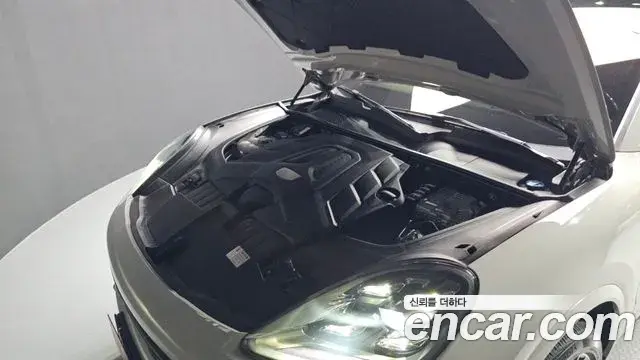 Porsche Cayenne 2022 — Photo 16/32