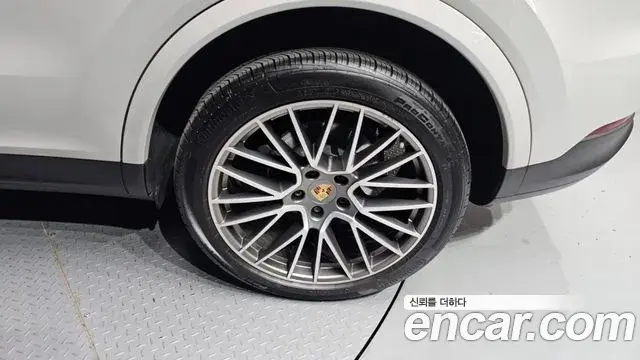 Porsche Cayenne 2022 — Photo 2/32